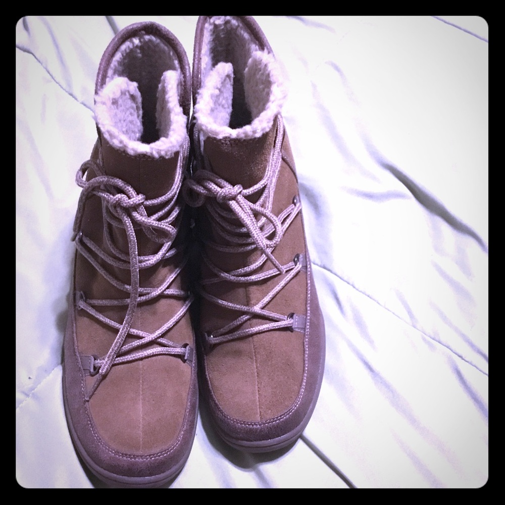 Skechers added height booties